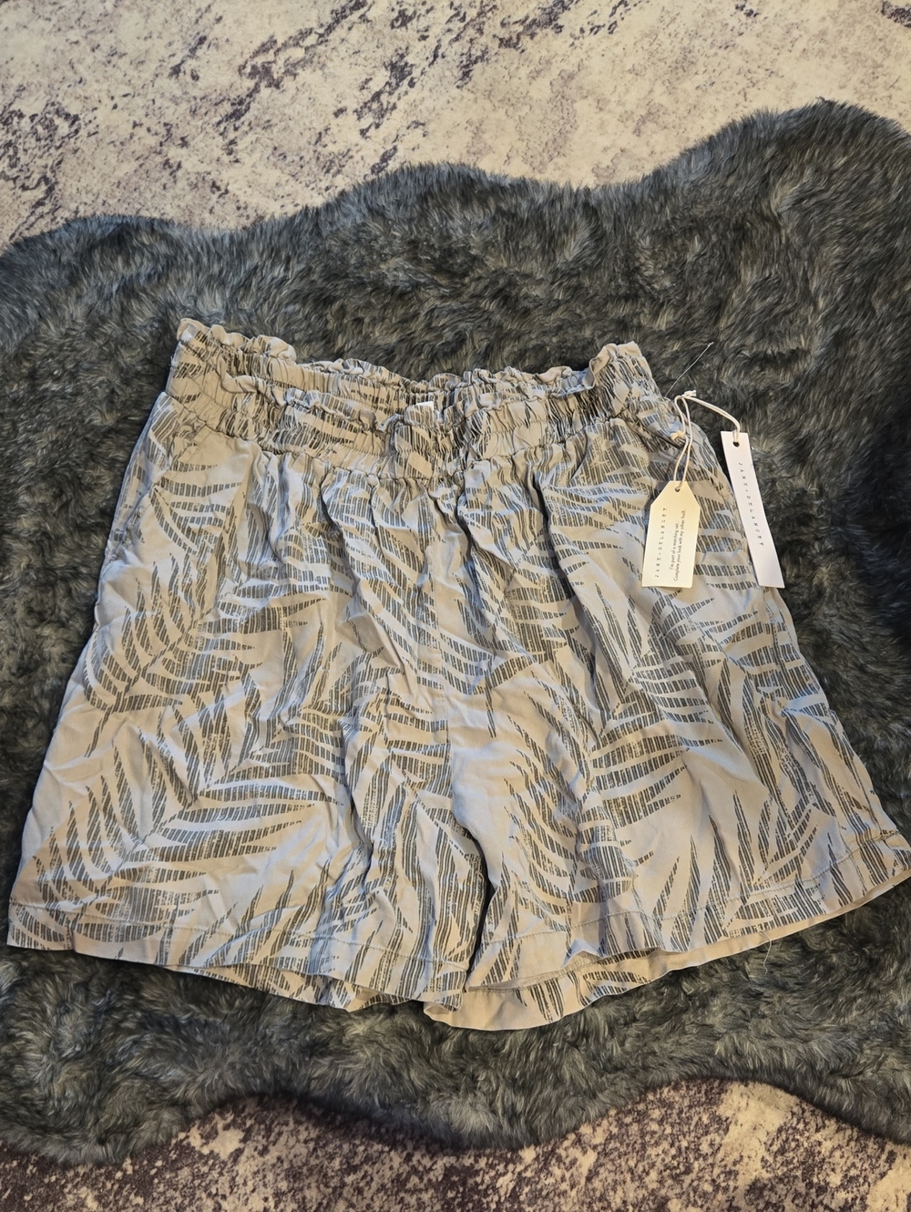 Women's Light Gray Leaf-Print Elastic Waist Shorts